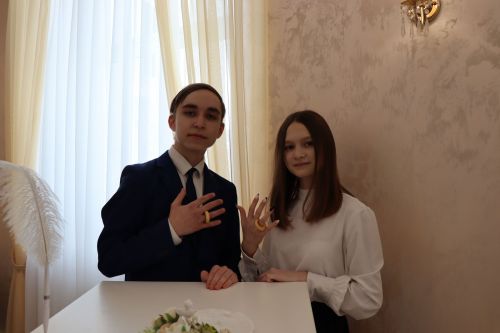 Для старшеклассников Нурлатской гимназии урок семьеведения прошел в городском ЗАГСе