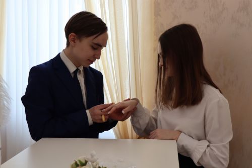 Для старшеклассников Нурлатской гимназии урок семьеведения прошел в городском ЗАГСе