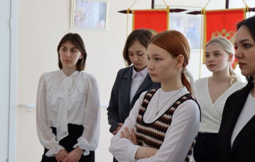 Для старшеклассников Нурлатской гимназии урок семьеведения прошел в городском ЗАГСе