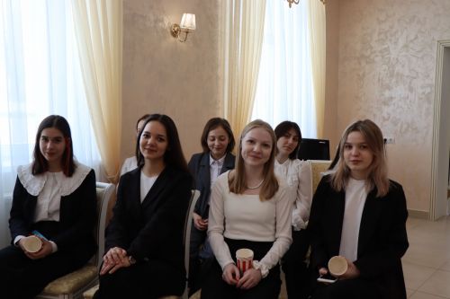 Для старшеклассников Нурлатской гимназии урок семьеведения прошел в городском ЗАГСе