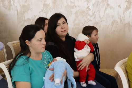 Для старшеклассников Нурлатской гимназии урок семьеведения прошел в городском ЗАГСе