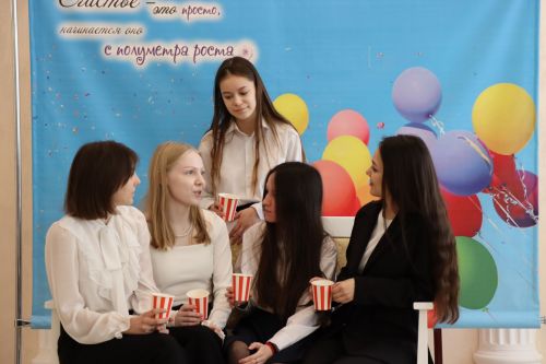 Для старшеклассников Нурлатской гимназии урок семьеведения прошел в городском ЗАГСе