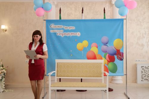 Для старшеклассников Нурлатской гимназии урок семьеведения прошел в городском ЗАГСе