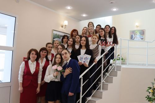 Для старшеклассников Нурлатской гимназии урок семьеведения прошел в городском ЗАГСе