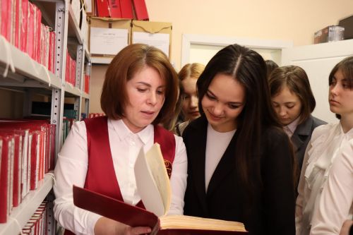 Для старшеклассников Нурлатской гимназии урок семьеведения прошел в городском ЗАГСе
