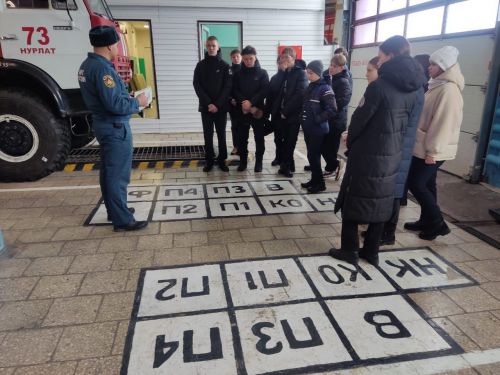 Школьники Нурлата побывали в гостях у пожарных