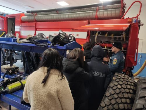 Школьники Нурлата побывали в гостях у пожарных