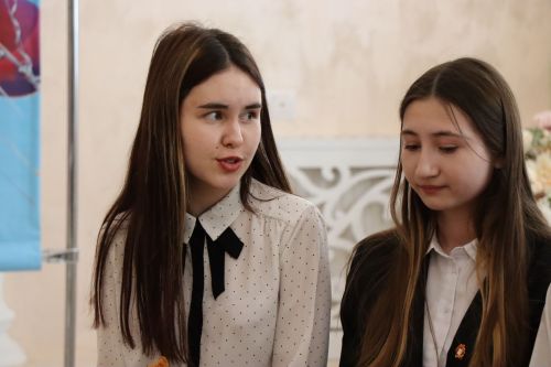Для старшеклассников Нурлатской гимназии урок семьеведения прошел в городском ЗАГСе