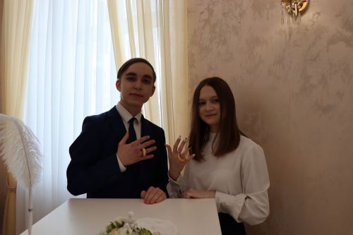 Для старшеклассников Нурлатской гимназии урок семьеведения прошел в городском ЗАГСе