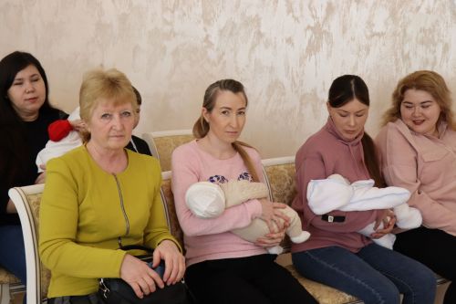 Для старшеклассников Нурлатской гимназии урок семьеведения прошел в городском ЗАГСе