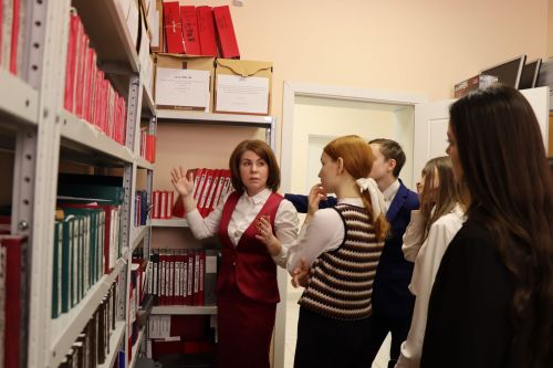 Для старшеклассников Нурлатской гимназии урок семьеведения прошел в городском ЗАГСе
