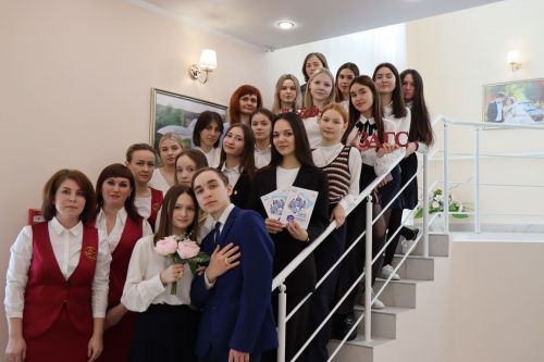 Для старшеклассников Нурлатской гимназии урок семьеведения прошел в городском ЗАГСе