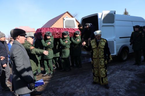 Нурлатцы попрощались с погибшим добровольцем СВО