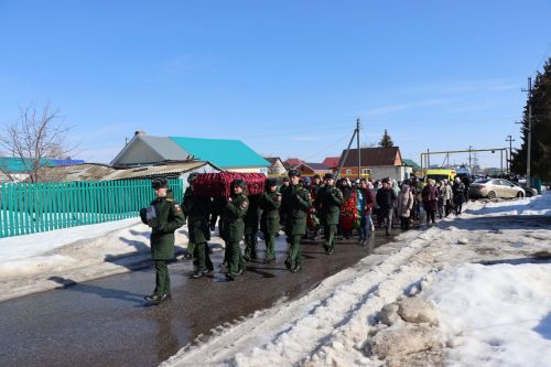 Нурлатцы попрощались с погибшим добровольцем СВО