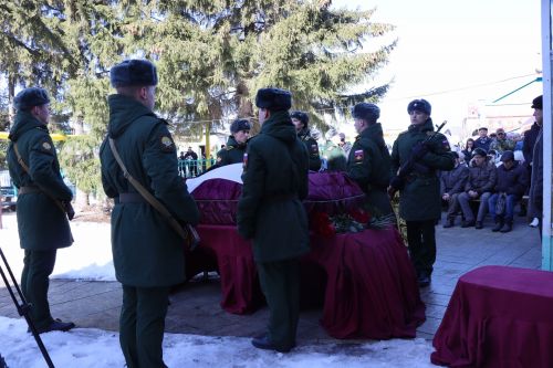 Нурлатцы попрощались с погибшим добровольцем СВО