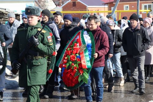 Нурлатцы попрощались с погибшим добровольцем СВО