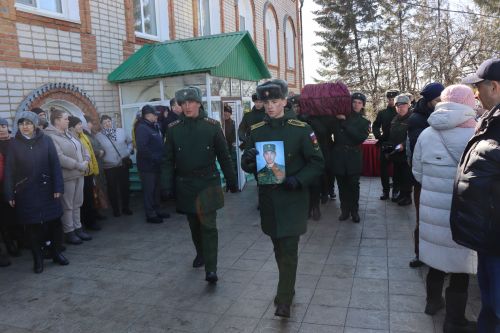 Нурлатцы попрощались с погибшим добровольцем СВО