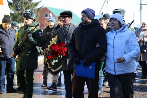Нурлатцы попрощались с погибшим добровольцем СВО