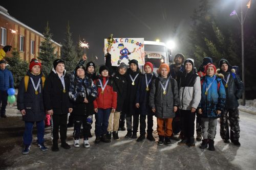 Чемпионов «Золотой шайбы» в Нурлате встретили фейерверком
