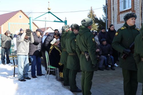 Нурлатцы попрощались с погибшим добровольцем СВО