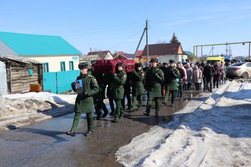 Нурлатцы попрощались с погибшим добровольцем СВО