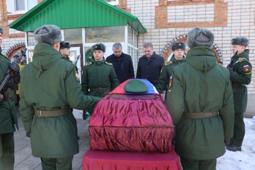 Нурлатцы попрощались с погибшим добровольцем СВО