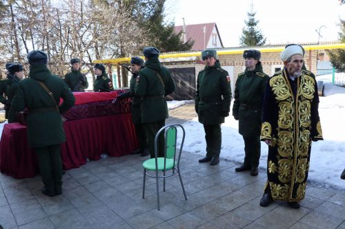 Нурлатцы попрощались с погибшим добровольцем СВО