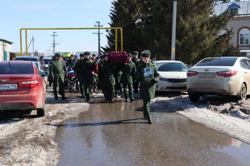 Нурлатцы попрощались с погибшим добровольцем СВО