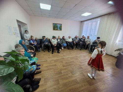 Школьники посетили с концертом пожилых людей Нурлатского дома-интерната