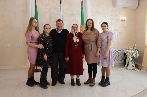 В Нурлате чествовали юбиляров семейной жизни