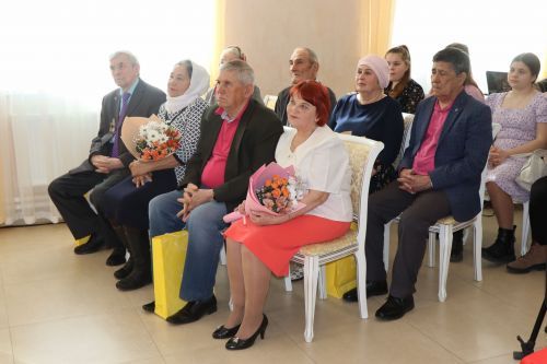 В Нурлате чествовали юбиляров семейной жизни