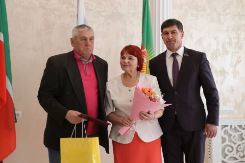 В Нурлате чествовали юбиляров семейной жизни