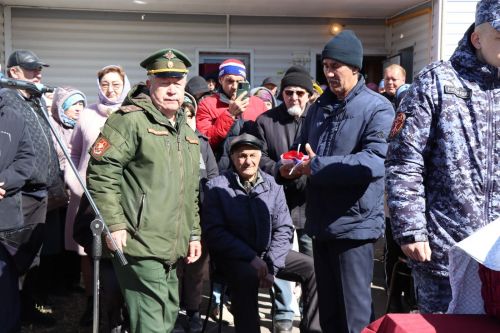 Нурлатцы с воинскими почестями проводили в последний путь Героя-земляка