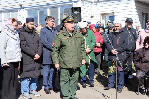 Нурлатцы с воинскими почестями проводили в последний путь Героя-земляка