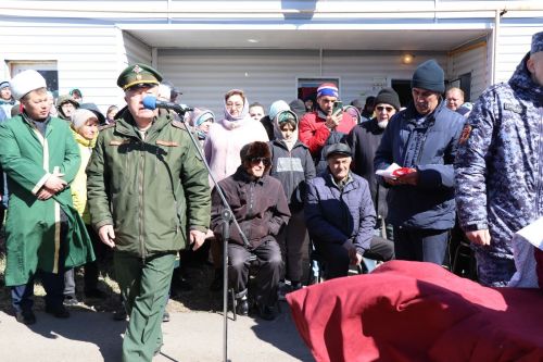 Нурлатцы с воинскими почестями проводили в последний путь Героя-земляка