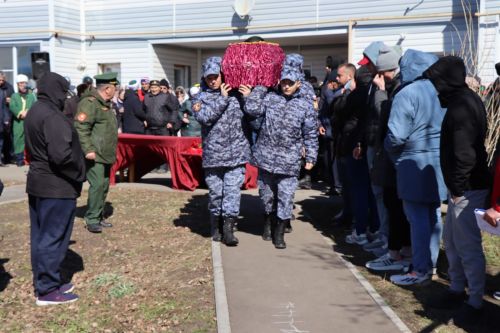 Нурлатцы с воинскими почестями проводили в последний путь Героя-земляка
