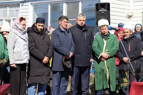 Нурлатцы с воинскими почестями проводили в последний путь Героя-земляка