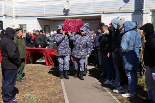Нурлатцы с воинскими почестями проводили в последний путь Героя-земляка