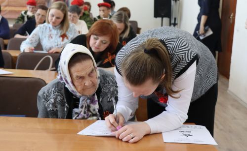 В Нурлате к Диктанту Победы присоединилась 91-летняя труженица тыла