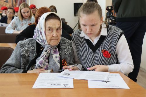 В Нурлате к Диктанту Победы присоединилась 91-летняя труженица тыла