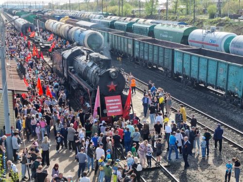 Бугульминцы встретили ретро-состав «Паровоз Победы»