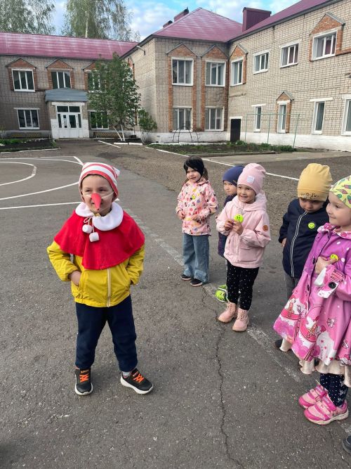 Нурлатским дошкольникам и их родителям напомнили о ПДД