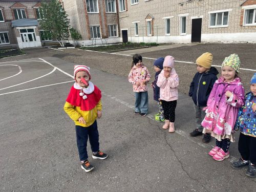 Нурлатским дошкольникам и их родителям напомнили о ПДД