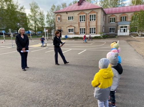 Нурлатским дошкольникам и их родителям напомнили о ПДД