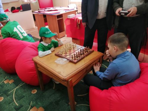 Семья Фоминых из Нурлата стала победителем зонального этапа республикансого турнира по шахматам