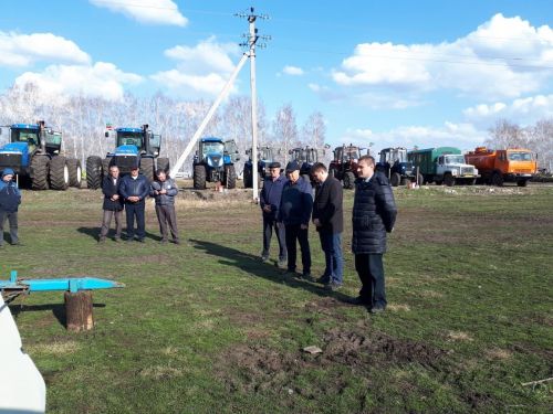 В Нурлатском районе проверили готовность сельхозтехники к посевным работам