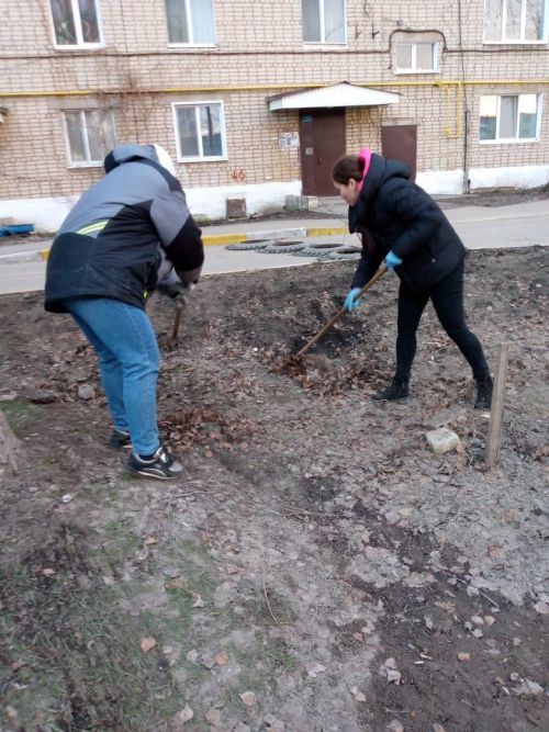 Нурлатцы провели субботник во дворе