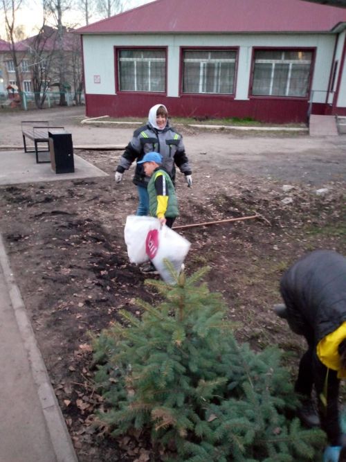 Нурлатцы провели субботник во дворе