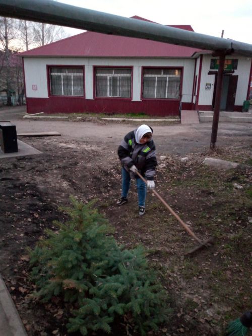 Нурлатцы провели субботник во дворе