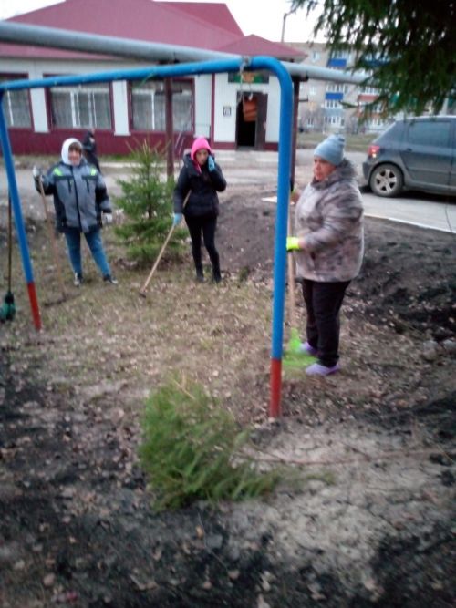 Нурлатцы провели субботник во дворе